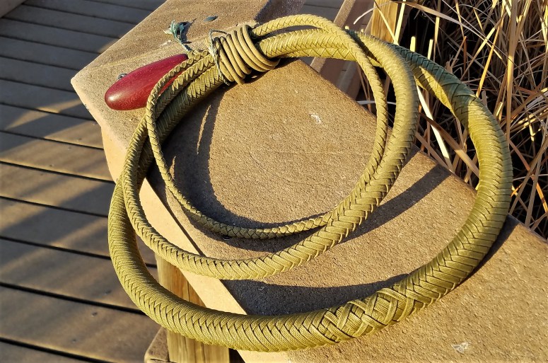 8 ft gold snake whip (8)